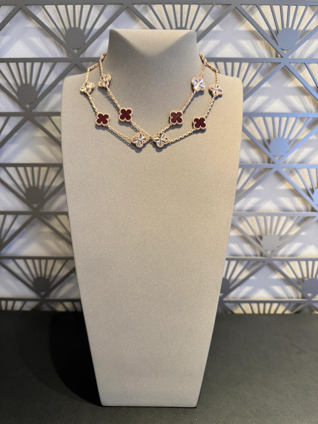 [baslovejewels]CLOVER 20 MOTIFS LASER CARNELIAN NECKLACE