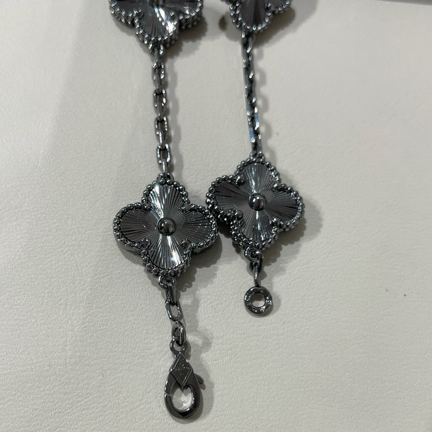 [baslovejewels]CLOVER 5 MOTIF BLACK BRACELET