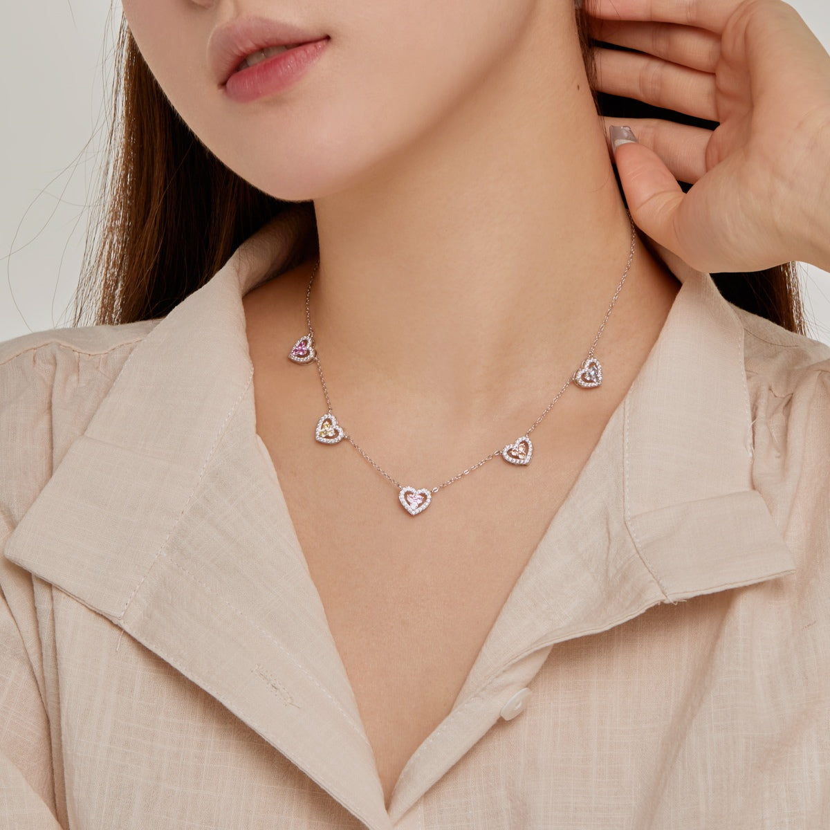 [baslovejewels]Sparkling Five Heart Necklace