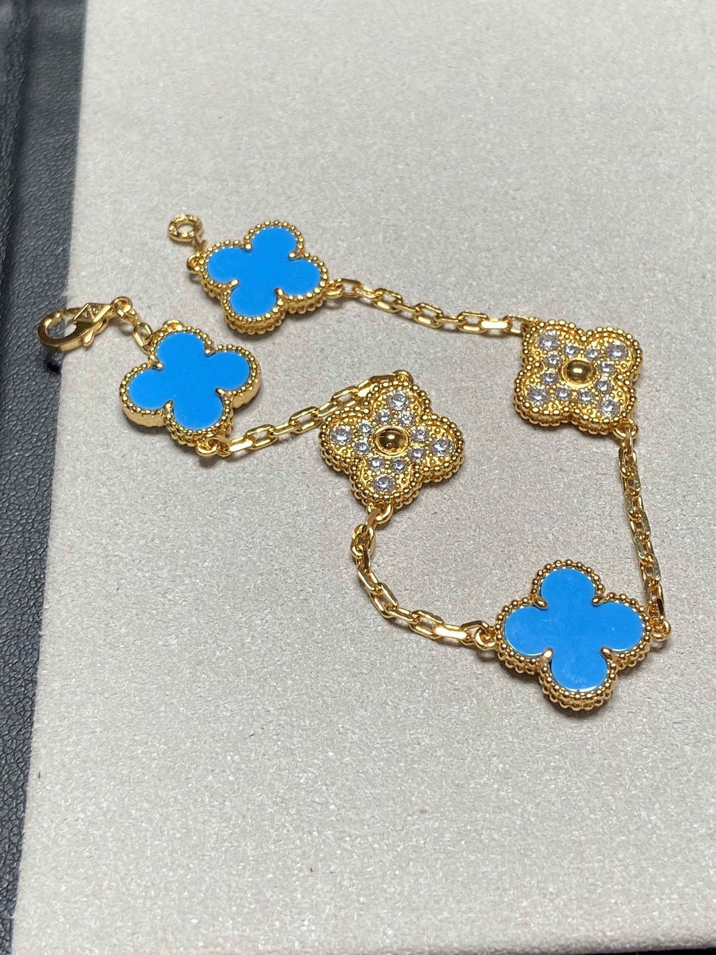 [baslovejewels]CLOVER 5 MOTIF BLUE CHALCEDONY DIAMOND GOLD BRACELET