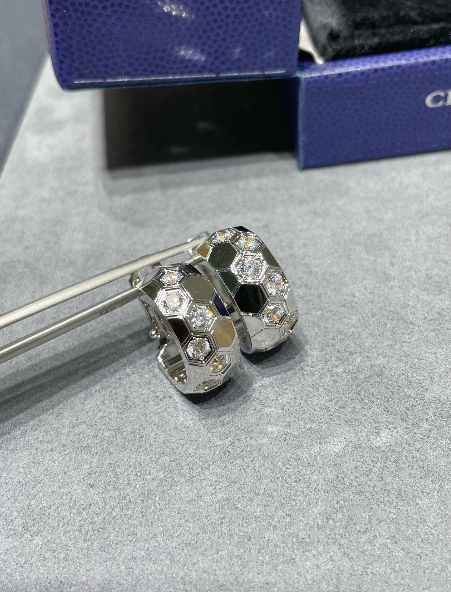 [baslovejewels]BEE LOVE DIAMOND HOOP EARRINGS
