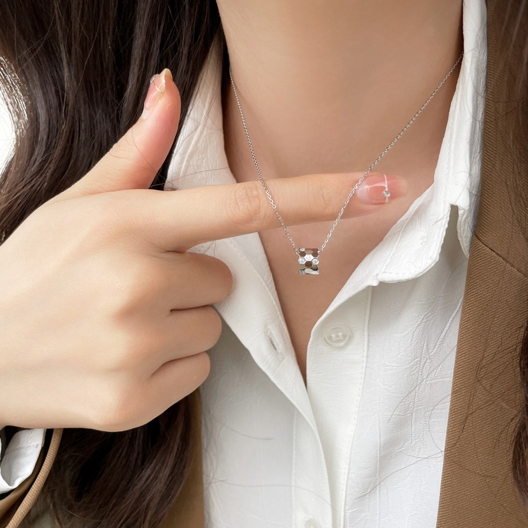 [baslovejewels]BEE MINI PEDANT DIAMOND NECKLACE
