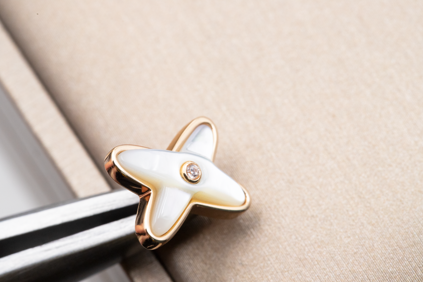 [baslovejewels]JEUX DE WHITE MOP ROSE GOLD DIAMOND EARRINGS