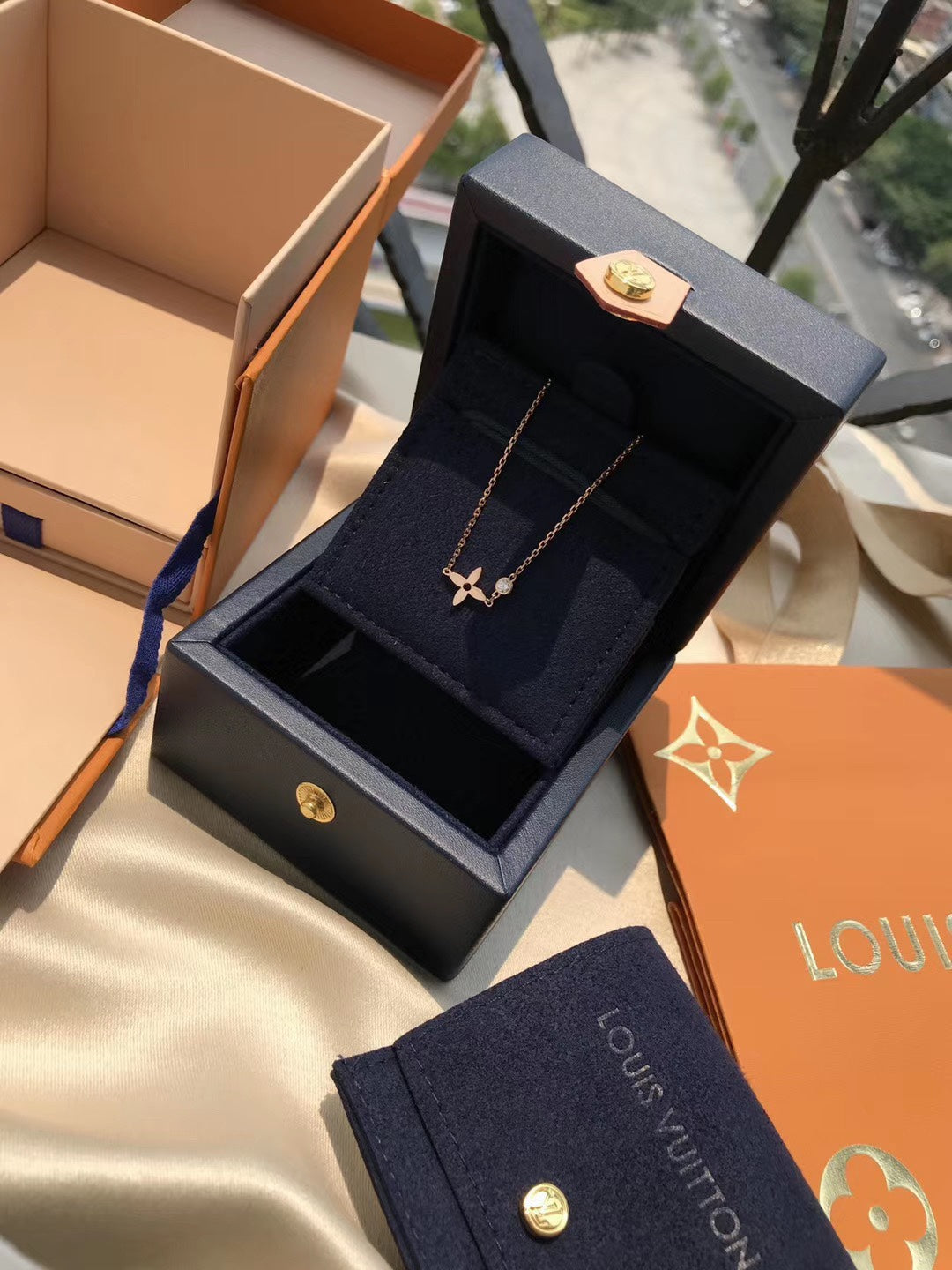 [baslovejewels]BLOSSOM PENDANT PINK GOLD AND DIAMOND